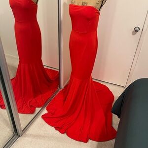 Chic Strapless Scarlet Gown
